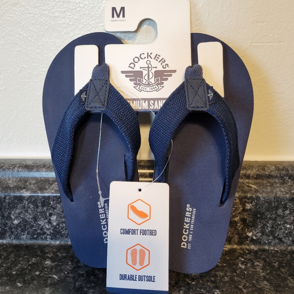 Boys Dockers flip flops size medium 13-1